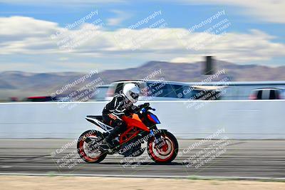 media/Mar-25-2024-Moto Forza (Mon) [[8d4319bd68]]/4-Novice Group/Session 4 Front Straight Speed Pans/